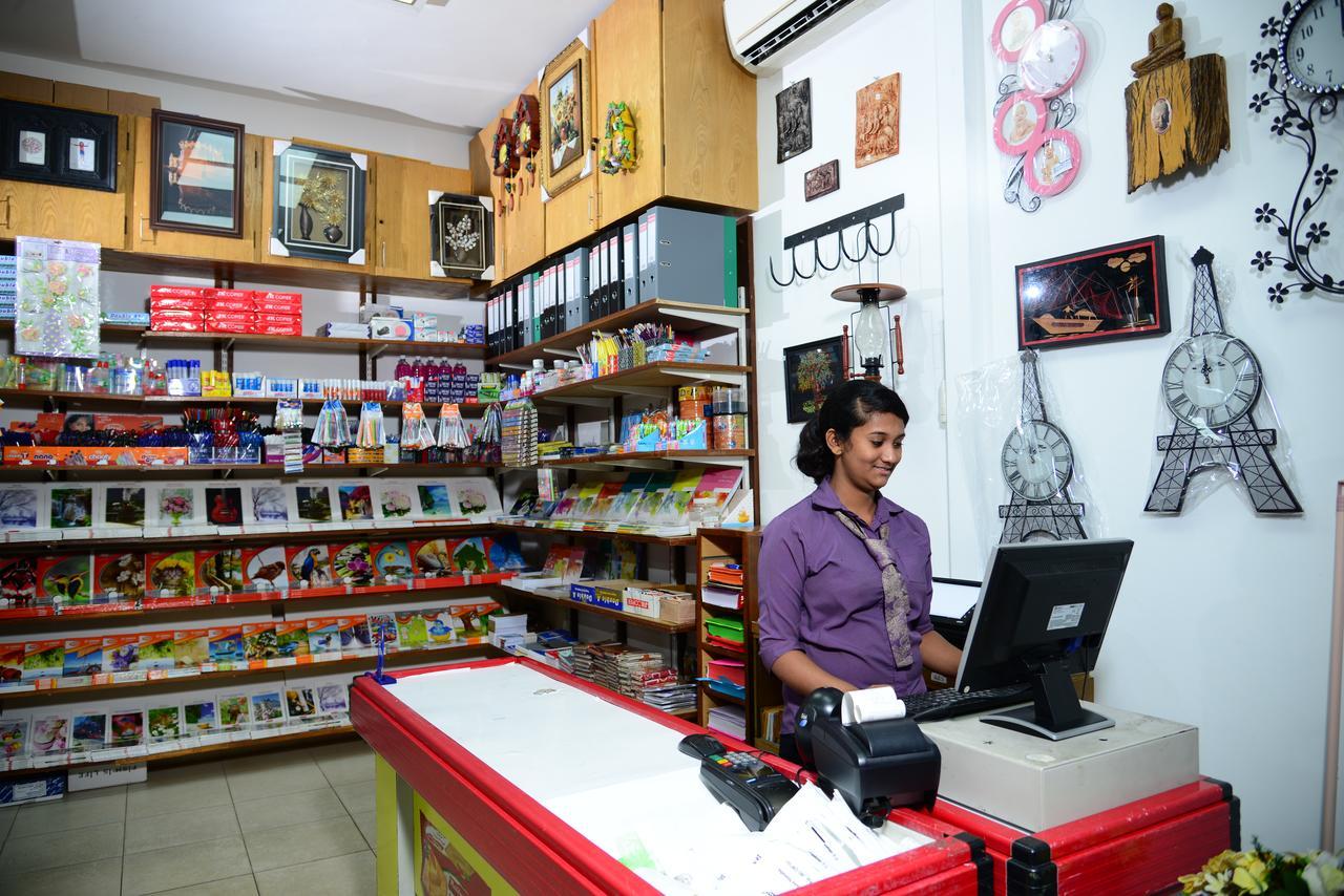 The Royal Mall Kandy Exterior photo